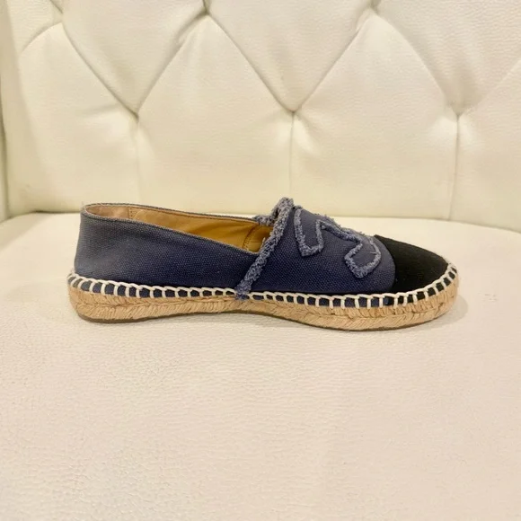 ⭕️SOLD⭕️Chanel Espadrilles - Picture 3 of 10